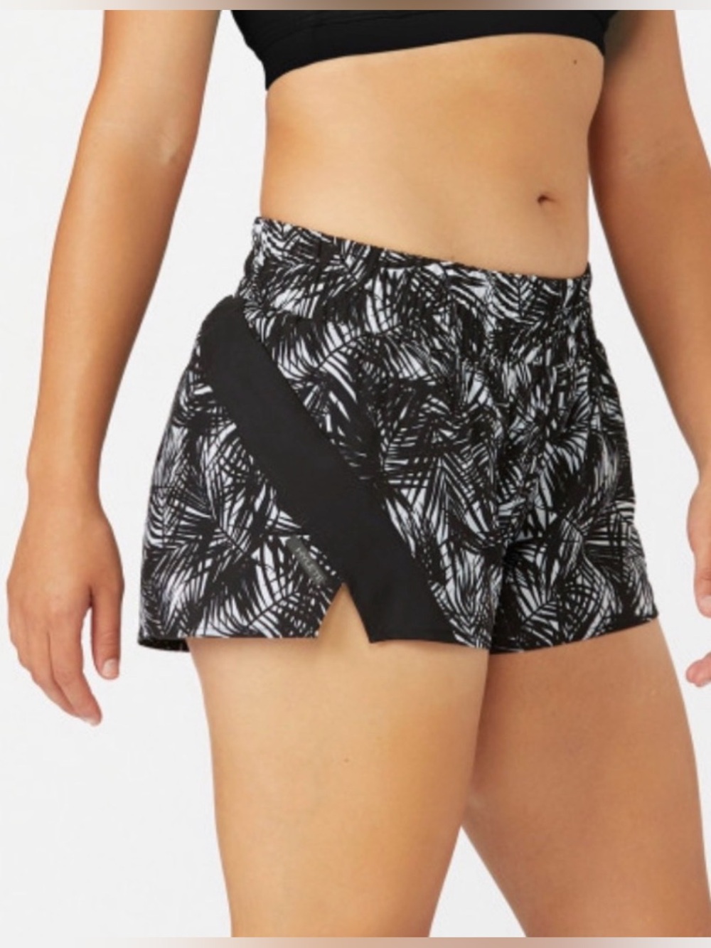 Hylete Black and White Palm-Leaf Print Athletic Shorts, S 🦋